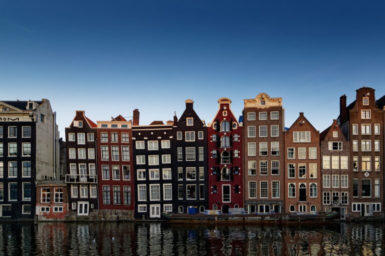 Snel een auto tot je beschikking hebben in Amsterdam? Het lukt met deze tips!
