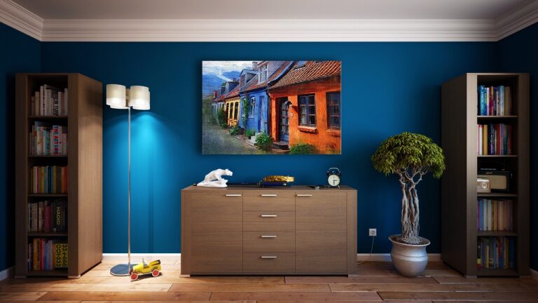 Hoe hang je een schilderij op in de woonkamer?
